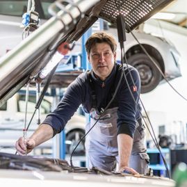 Kai Hansen KFZ-Meisterbetrieb in Büdelsdorf Schleswig-Holstein Werkstatt Galerie 14